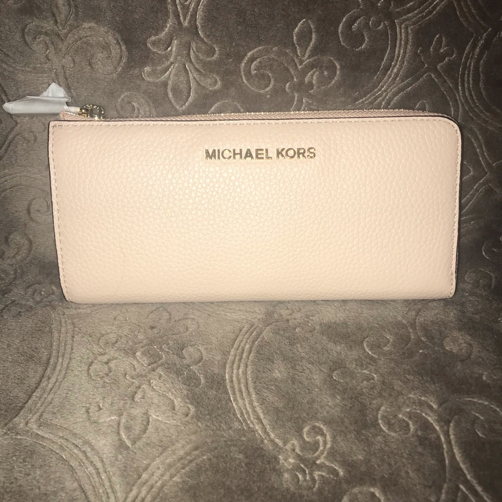 Michael Kors Jet Set Travel Quarter Zipper Wallet